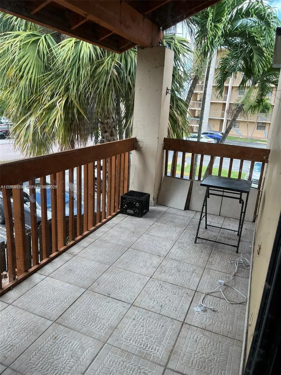 10135 NW 9th St Cir #5-208 Miami, FL 33172