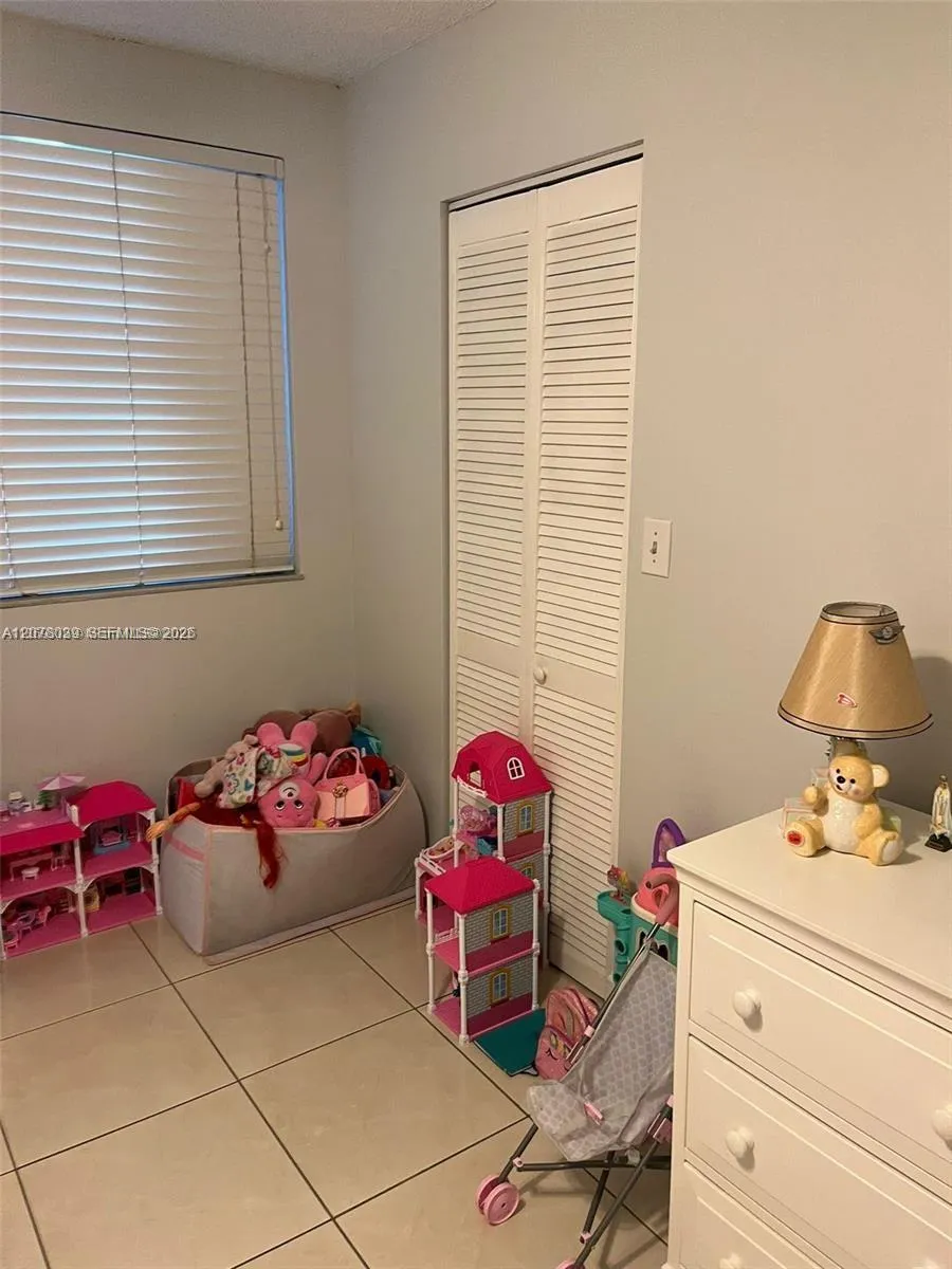 10135 NW 9th St Cir #5-208 Miami, FL 33172