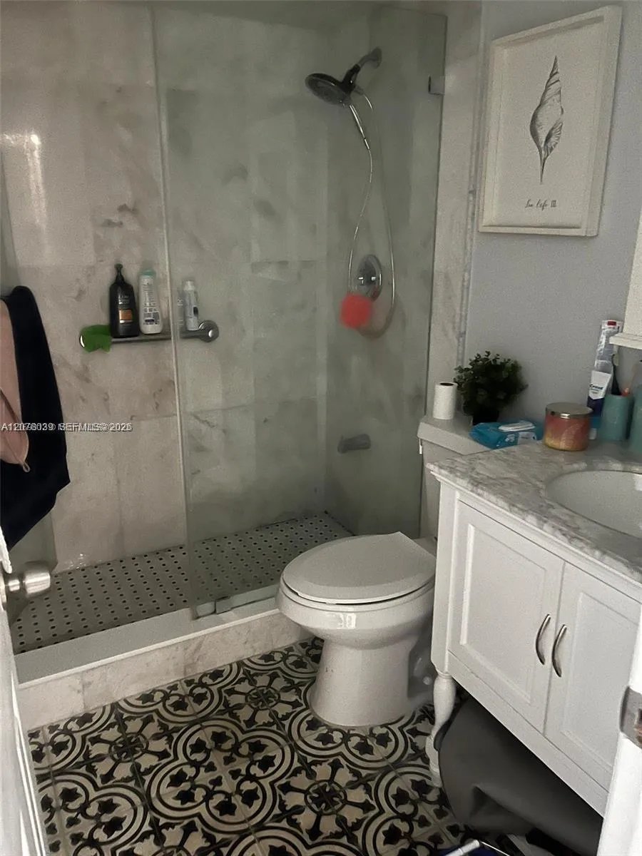 10135 NW 9th St Cir #5-208 Miami, FL 33172