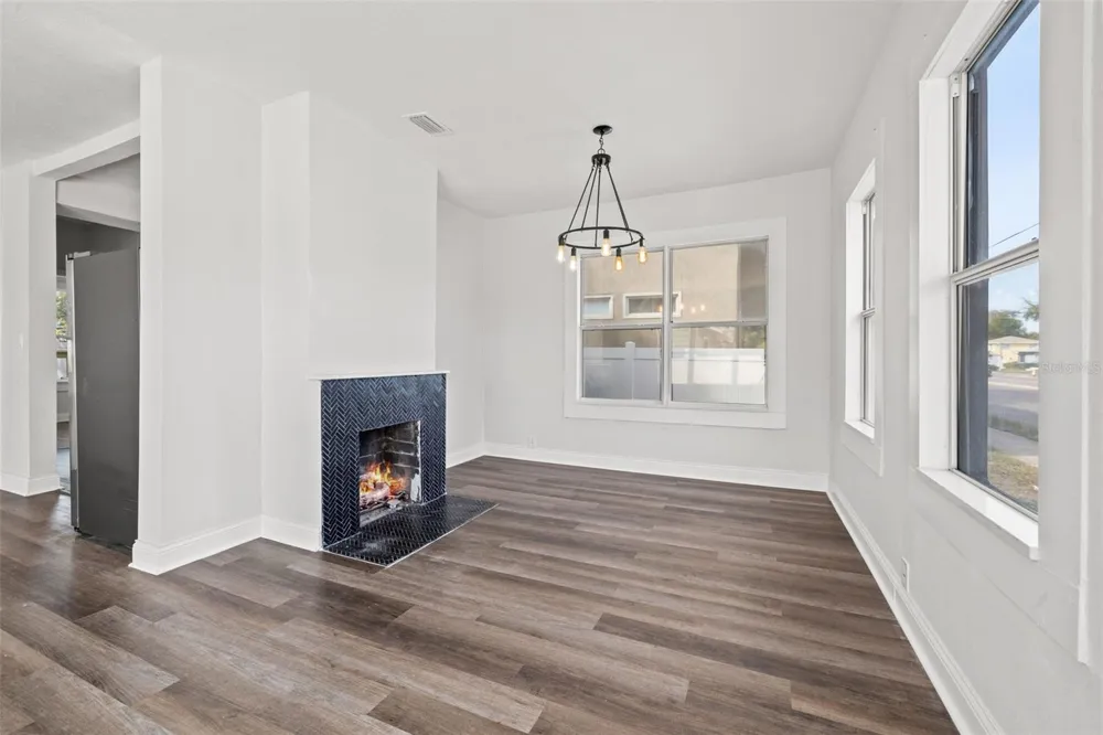 2824 5TH AVENUE St Petersburg, FL 33713