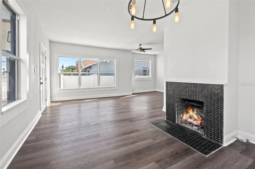 2824 5TH AVENUE St Petersburg, FL 33713
