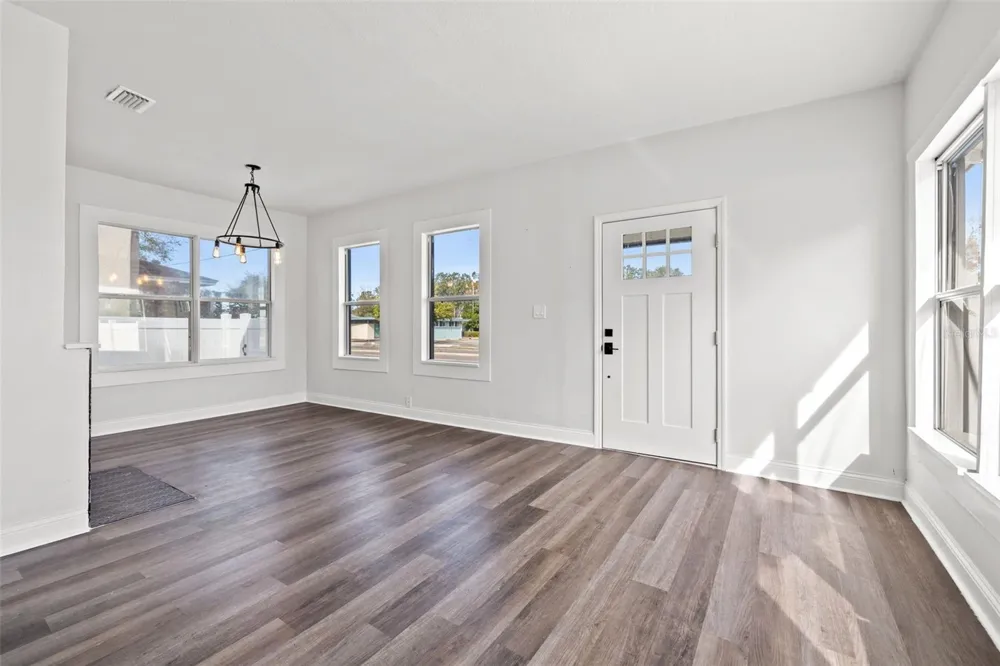 2824 5TH AVENUE St Petersburg, FL 33713