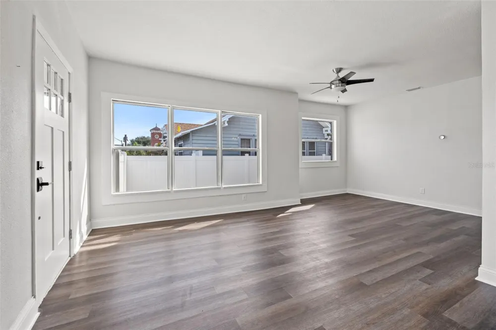 2824 5TH AVENUE St Petersburg, FL 33713