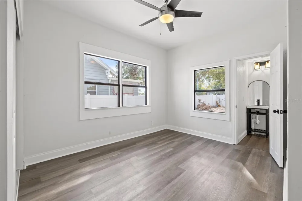 2824 5TH AVENUE St Petersburg, FL 33713