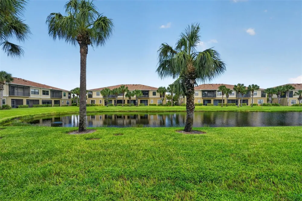 4072 OVERTURE CIRCLE #462 Bradenton, FL 34209