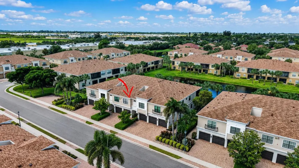 4072 OVERTURE CIRCLE #462 Bradenton, FL 34209