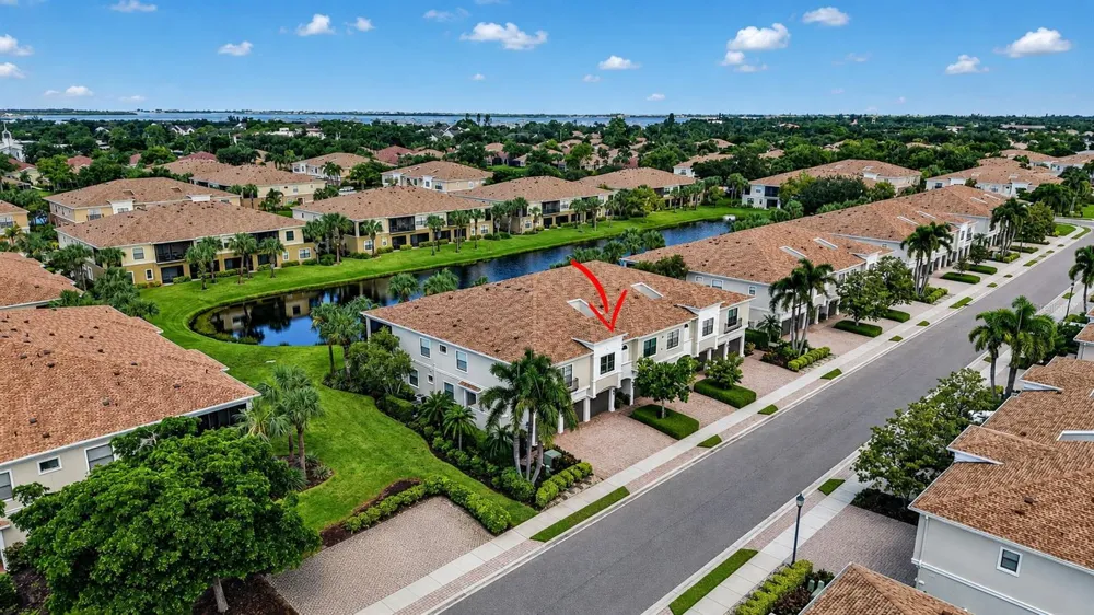 4072 OVERTURE CIRCLE #462 Bradenton, FL 34209