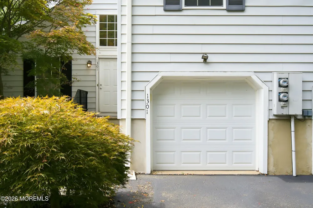 1301 Buckingham Circle Middletown, NJ 07748