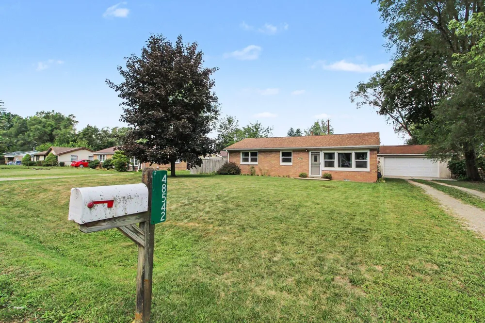 48542 Sully Drive Belleville, MI 48111