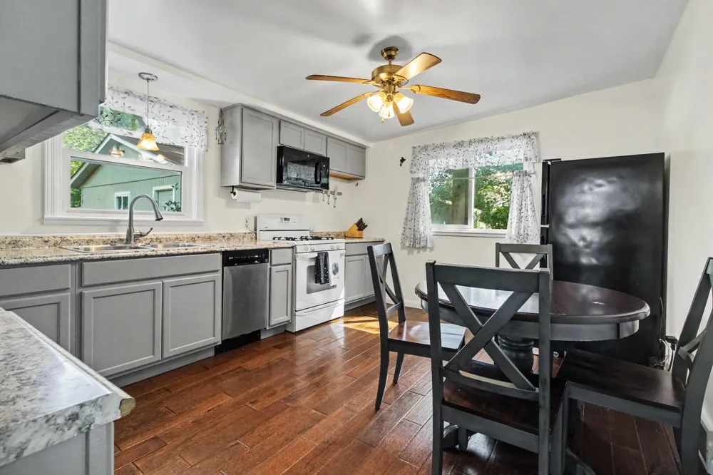 48542 Sully Drive Belleville, MI 48111