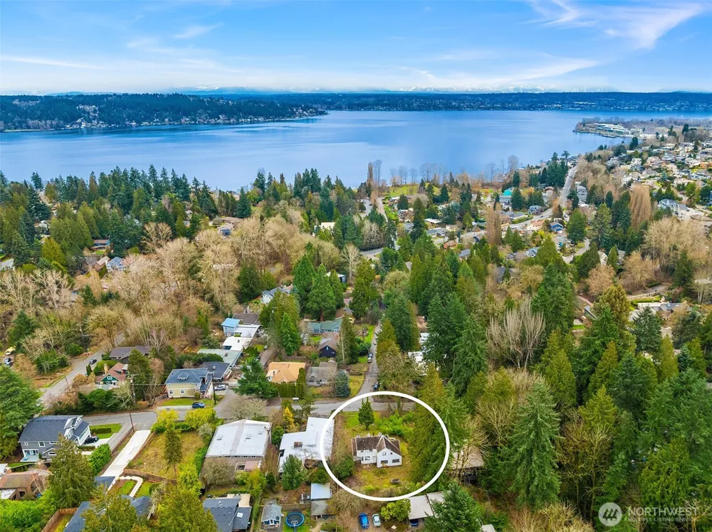 9229 45th Avenue NE Seattle, WA 98115