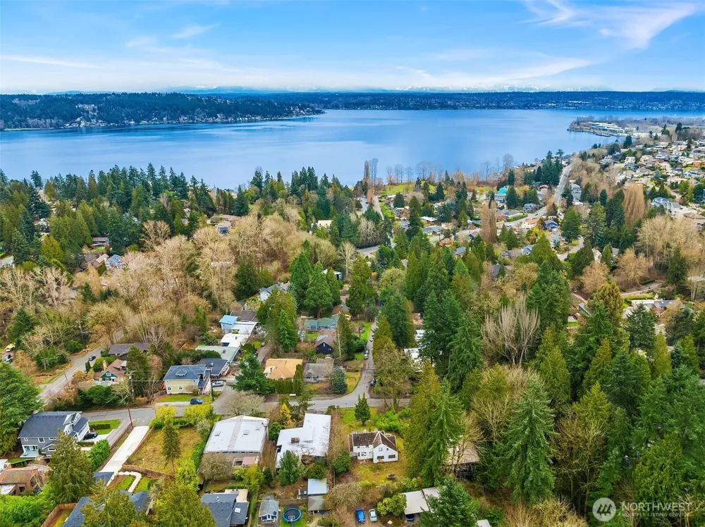 9229 45th Avenue NE Seattle, WA 98115