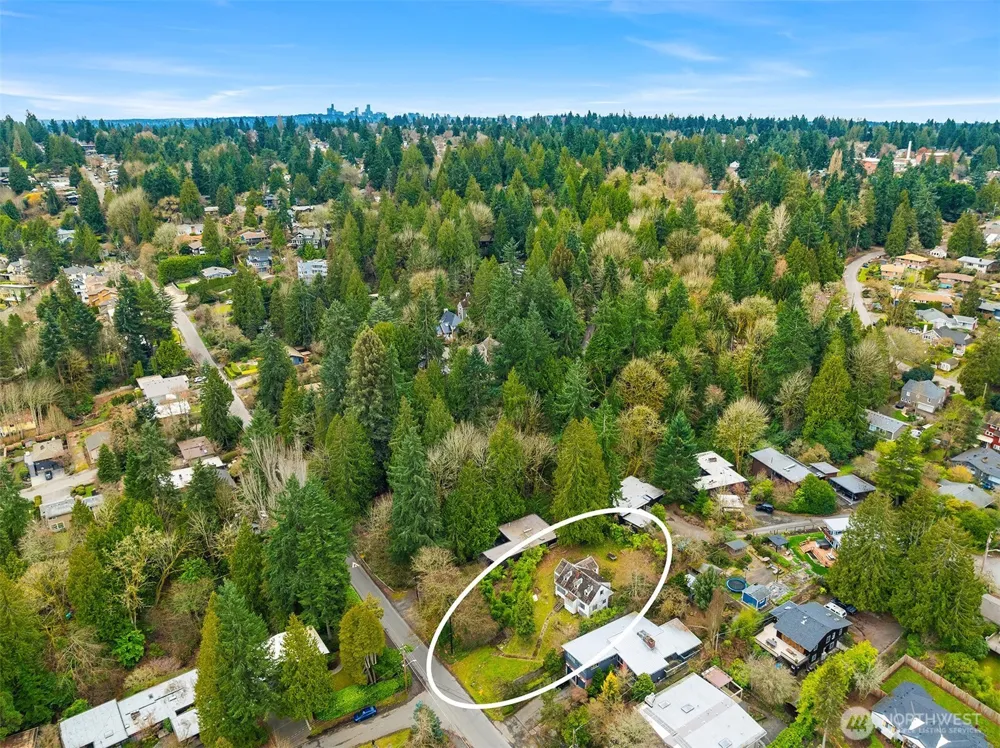 9229 45th Avenue NE Seattle, WA 98115