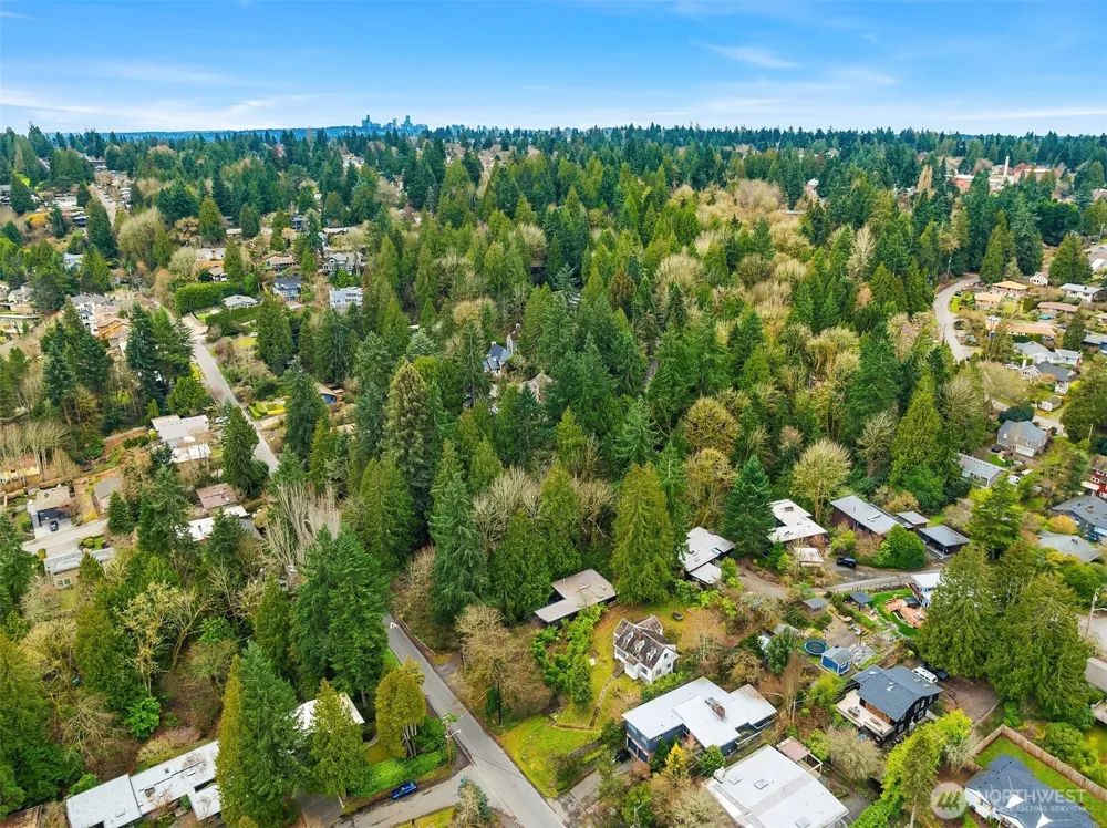 9229 45th Avenue NE Seattle, WA 98115