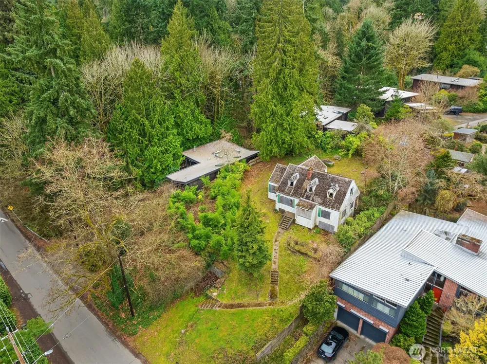 9229 45th Avenue NE Seattle, WA 98115