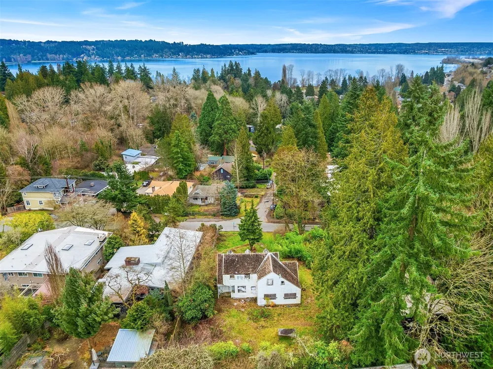 9229 45th Avenue NE Seattle, WA 98115