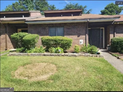 1481 Stoneleigh CIR