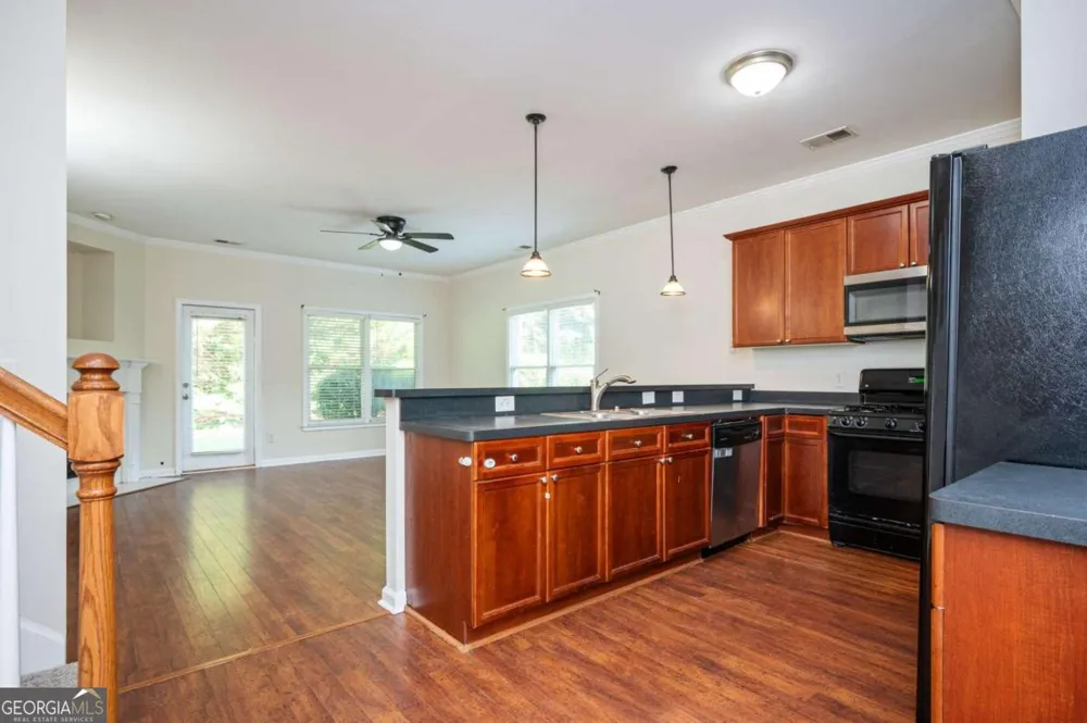 100 Red Barn LN Acworth, GA 30102