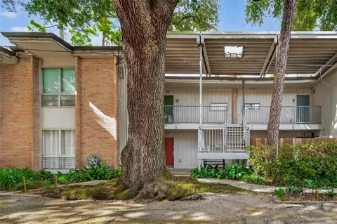 8211 Katy Freeway #19