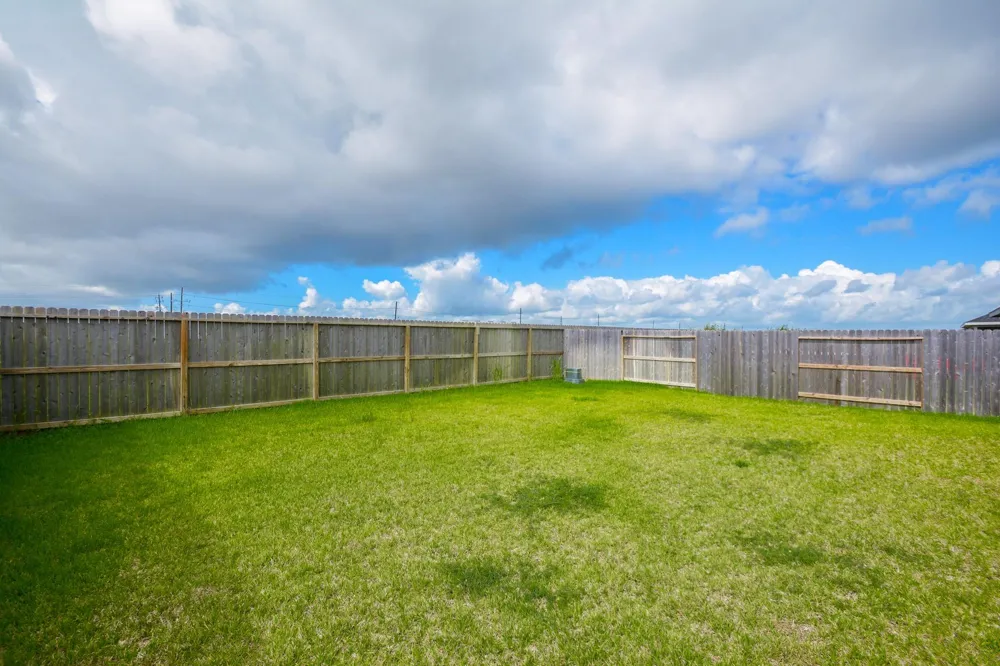 1035 Vista Pointe Drive Fresno, TX 77545