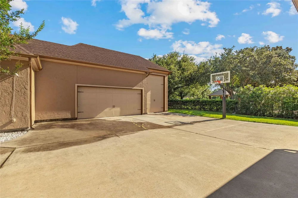 2419 Parrot Shell Lane Richmond, TX 77406