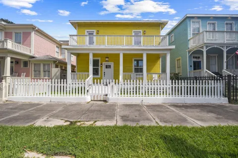 3124 Bernardo De Galvez Avenue