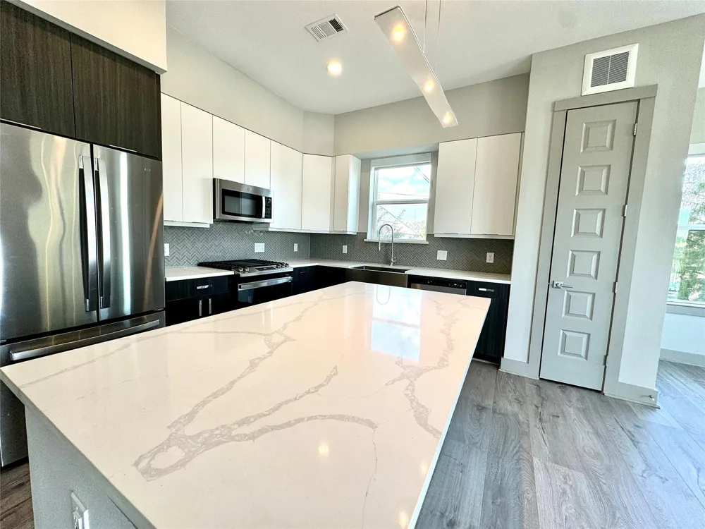 401 W 25th Street #1423 Houston, TX 77008