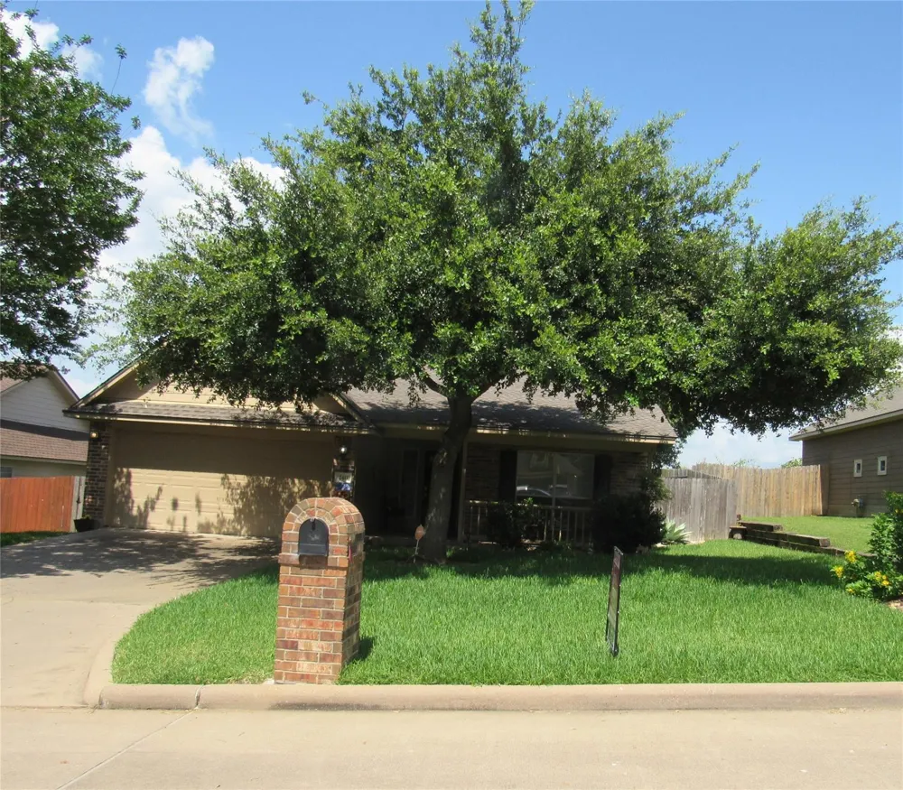 2411 Cheyenne Drive Brenham, TX 77833