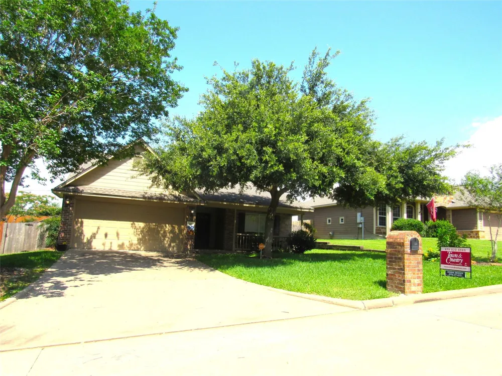 2411 Cheyenne Drive Brenham, TX 77833
