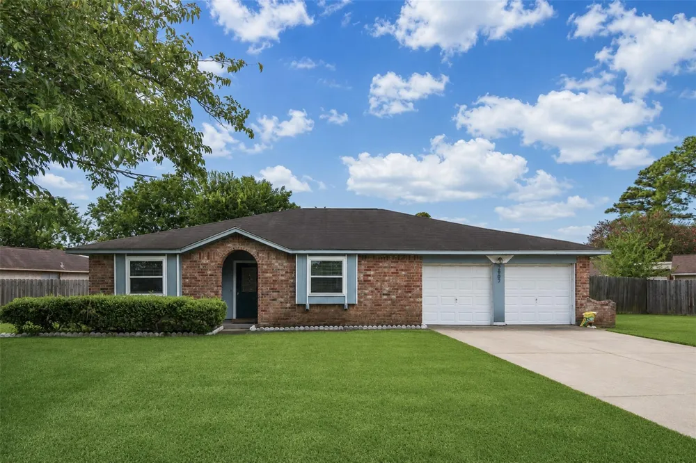 2907 Heritage House Drive Webster, TX 77598