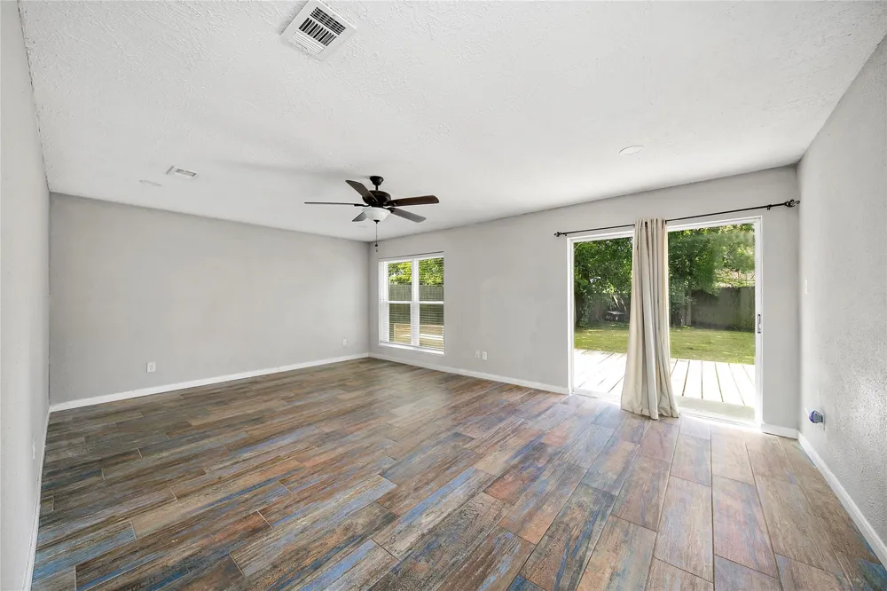 2907 Heritage House Drive Webster, TX 77598