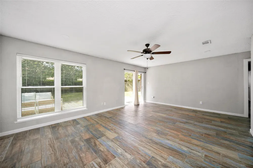 2907 Heritage House Drive Webster, TX 77598
