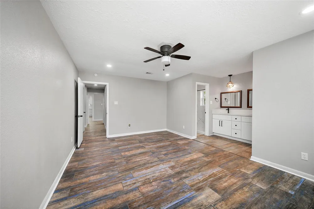 2907 Heritage House Drive Webster, TX 77598