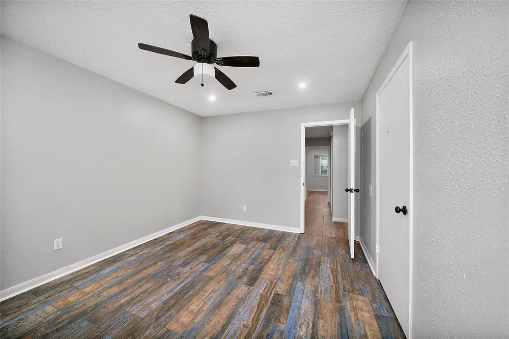 2907 Heritage House Drive Webster, TX 77598