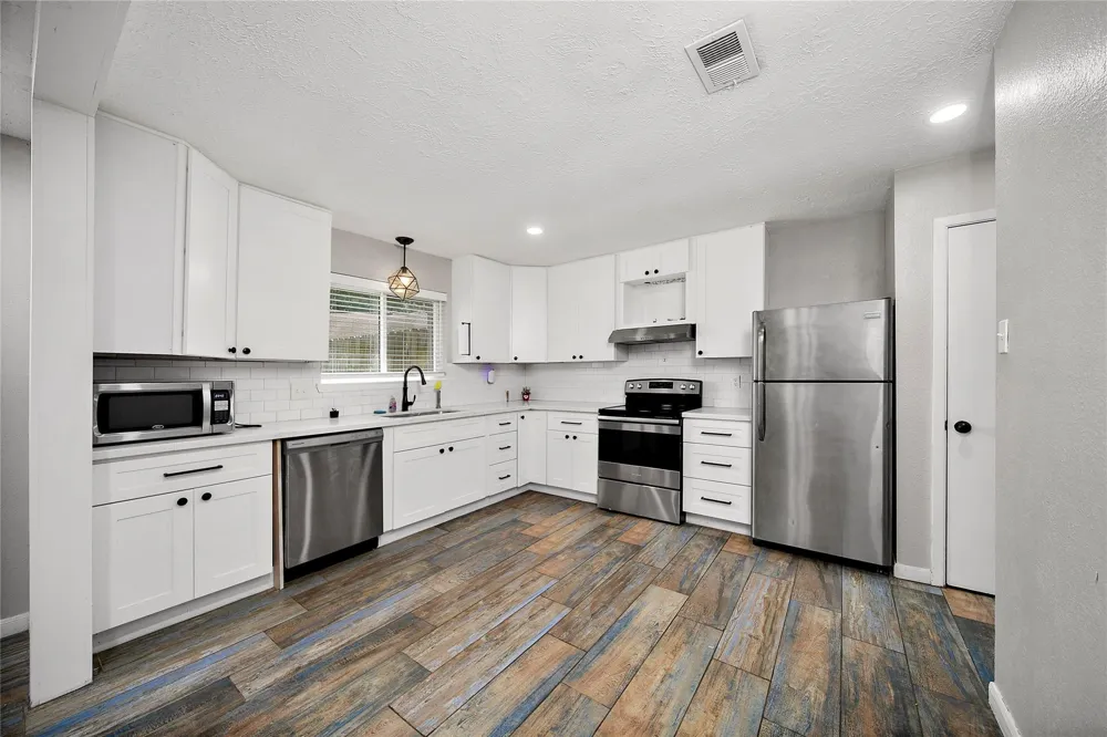 2907 Heritage House Drive Webster, TX 77598