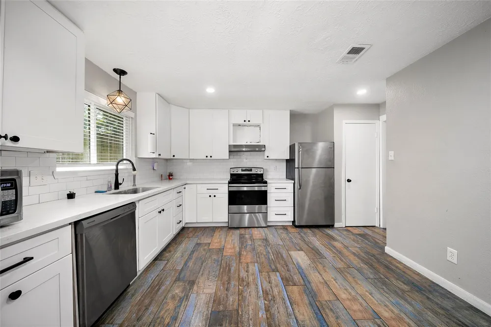 2907 Heritage House Drive Webster, TX 77598