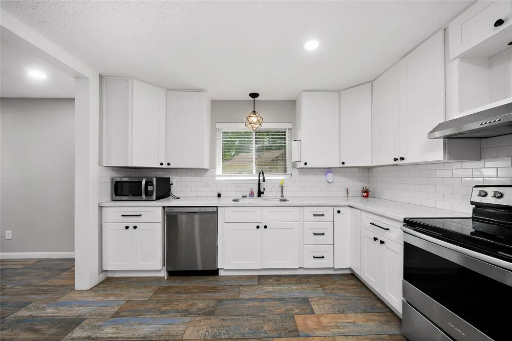 2907 Heritage House Drive Webster, TX 77598