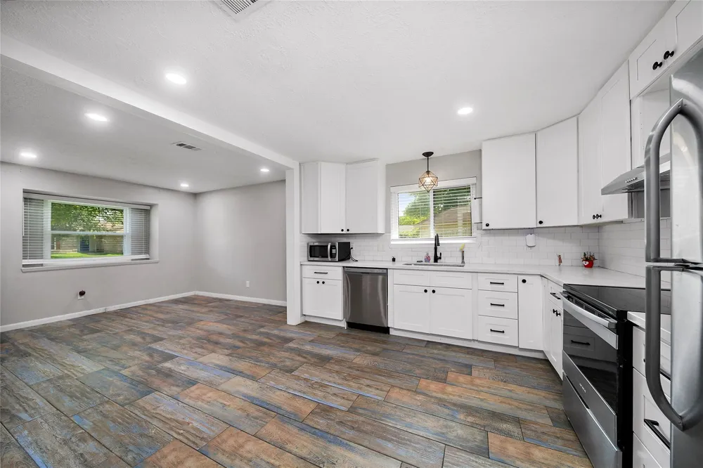 2907 Heritage House Drive Webster, TX 77598