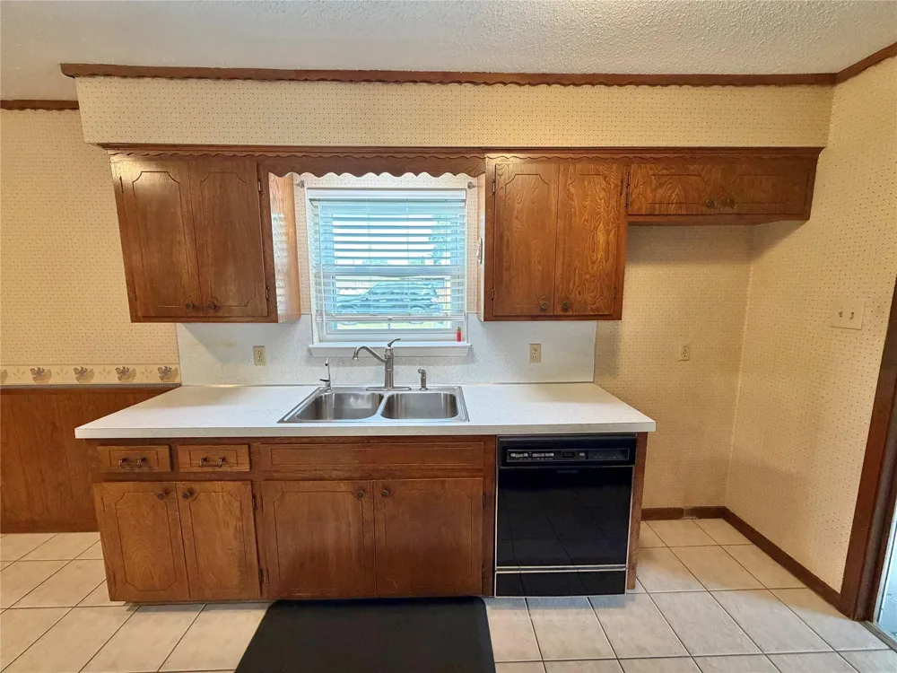 1302 Avenue H Danbury, TX 77534