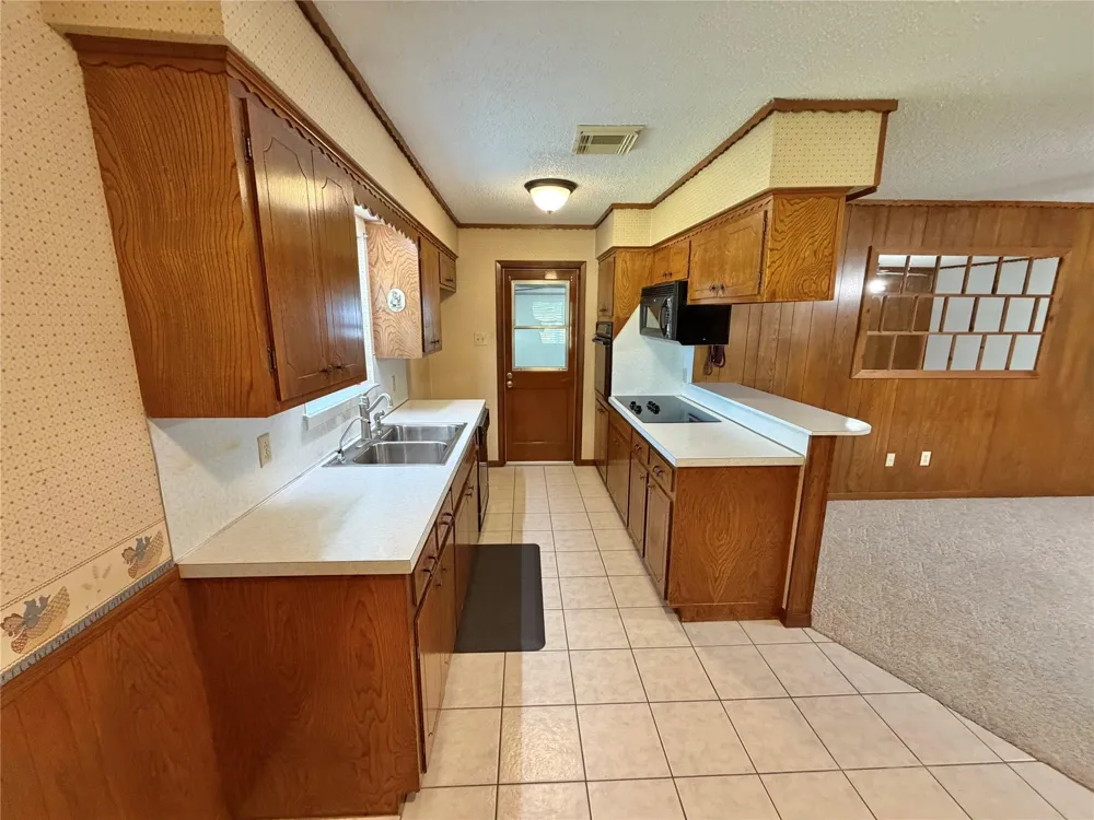 1302 Avenue H Danbury, TX 77534
