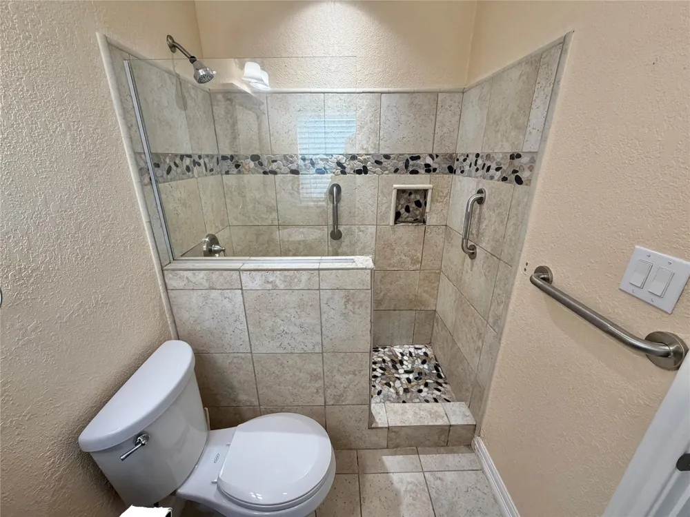 1302 Avenue H Danbury, TX 77534