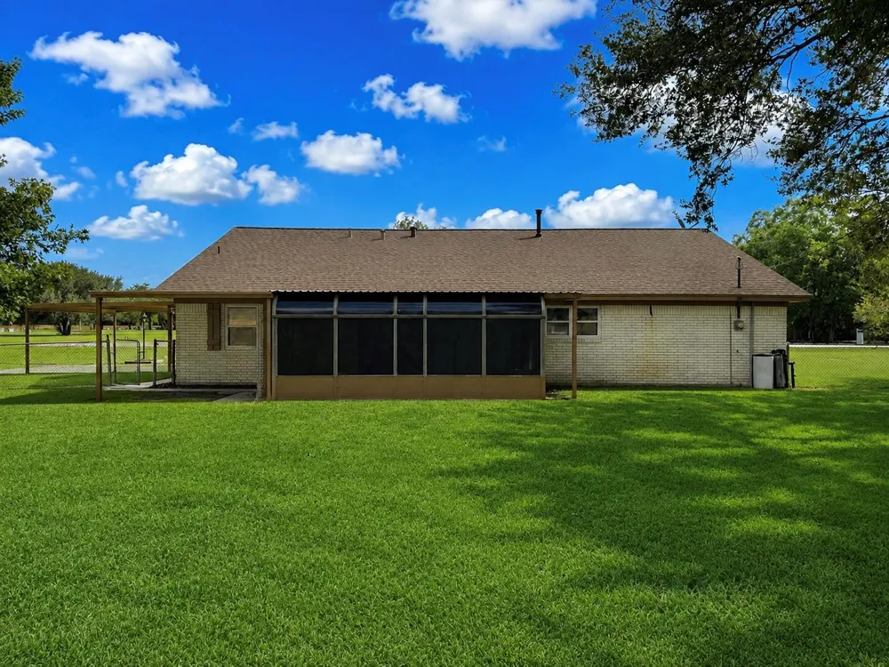 1302 Avenue H Danbury, TX 77534