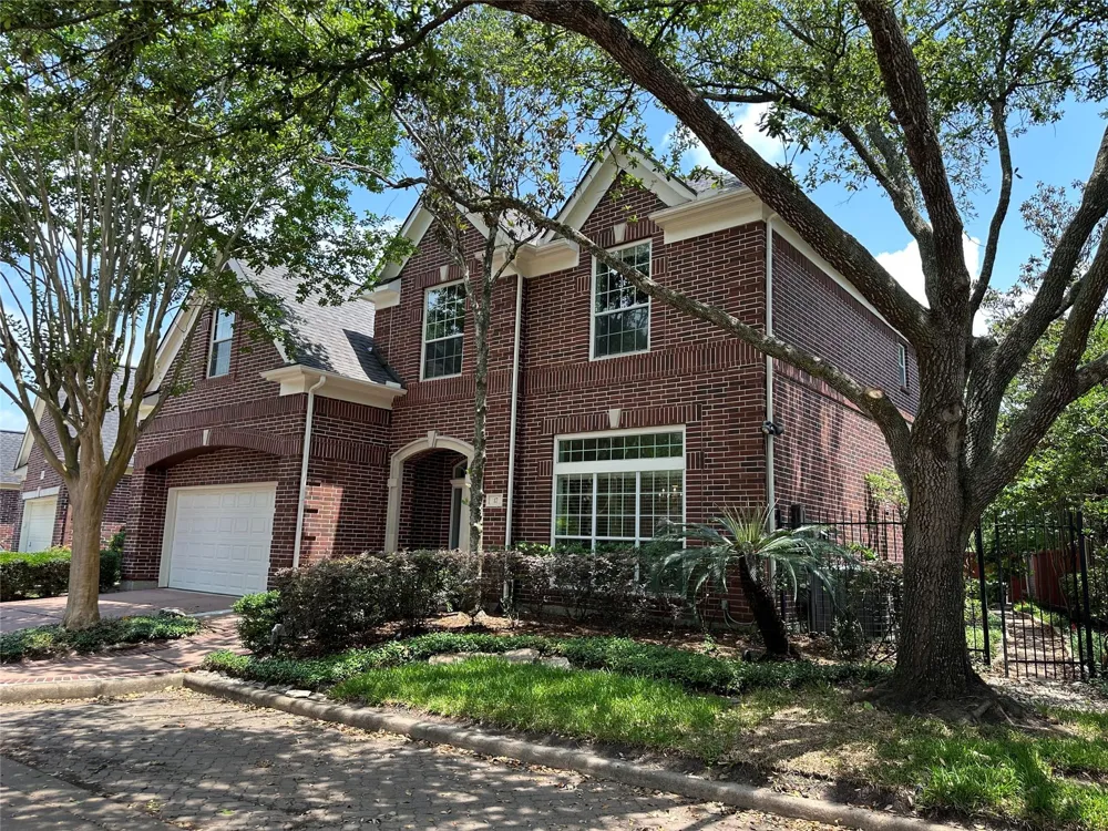 17 Ambleside Crescent Drive Sugar Land, TX 77479