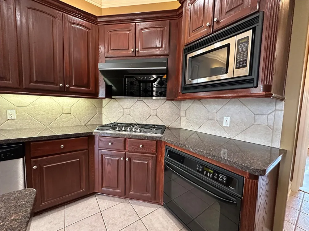 17 Ambleside Crescent Drive Sugar Land, TX 77479