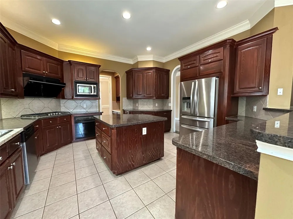 17 Ambleside Crescent Drive Sugar Land, TX 77479