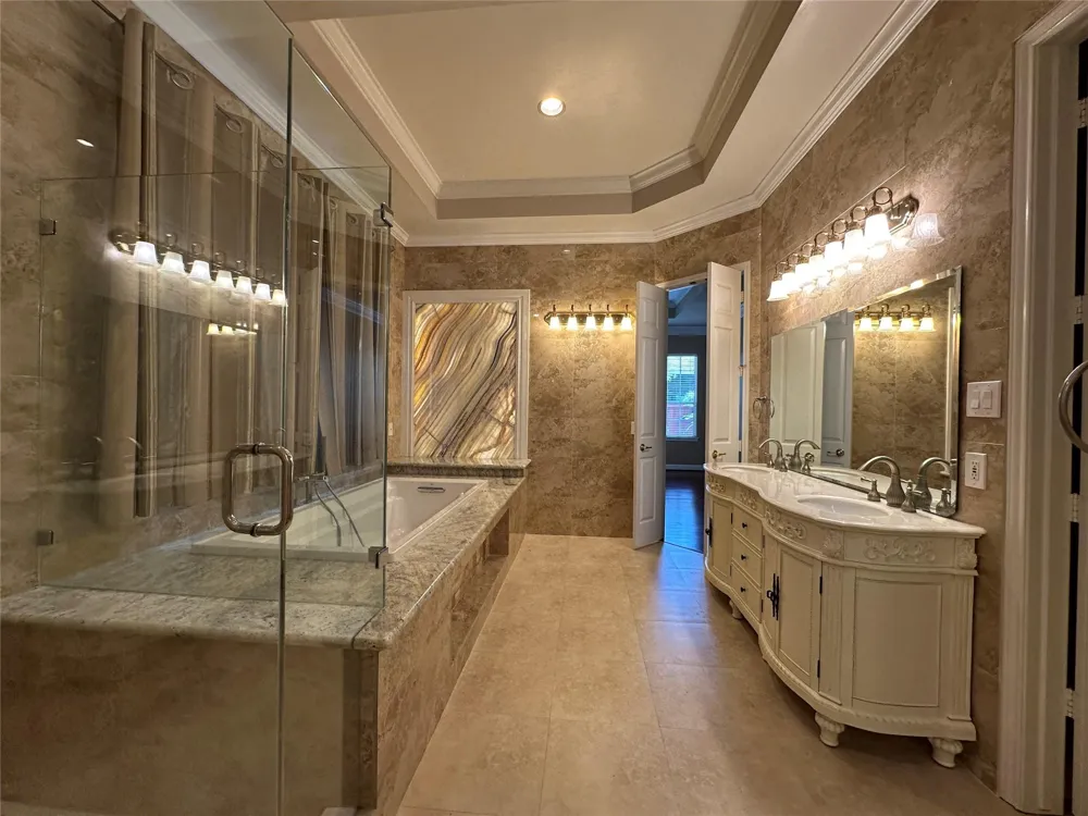 17 Ambleside Crescent Drive Sugar Land, TX 77479