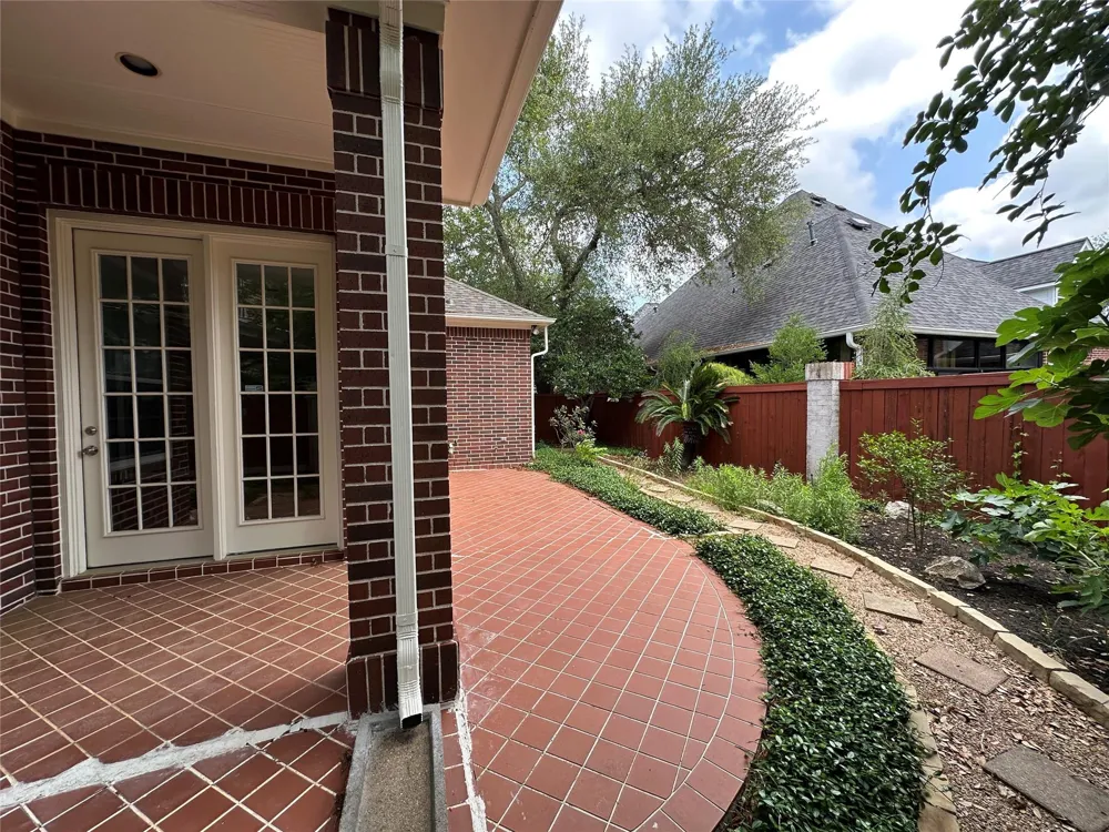 17 Ambleside Crescent Drive Sugar Land, TX 77479