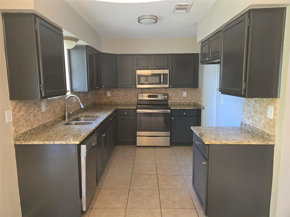 2515 Maple Tree Stafford, TX 77477