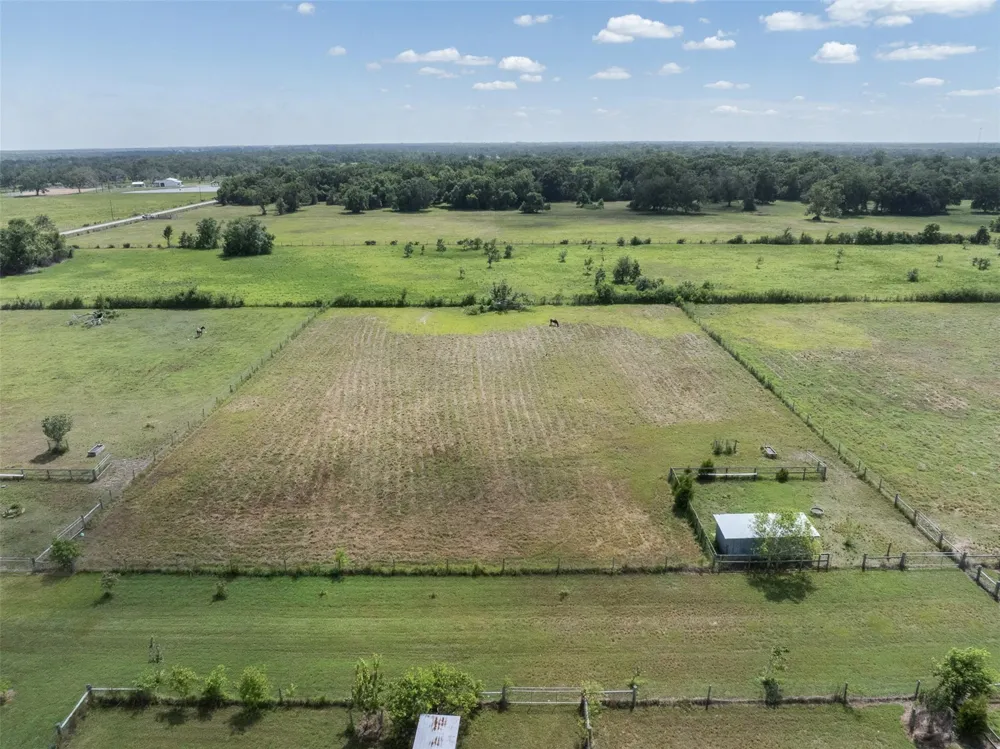 7910 Cr-628 Brazoria, TX 77422