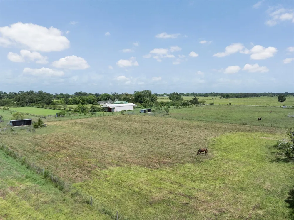 7910 Cr-628 Brazoria, TX 77422